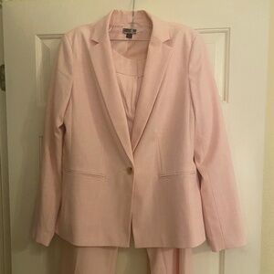 Women’s pant suit
